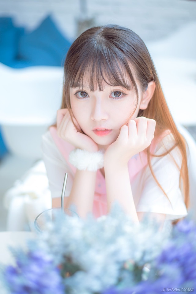 “的确有些冲突，只是……”邓贤苦笑道。